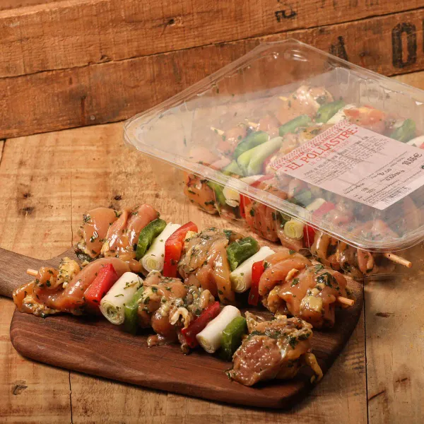 Brocheta de pollo, verdura y limón