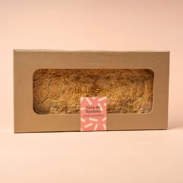 Coca de chicharrones con almendras 250g