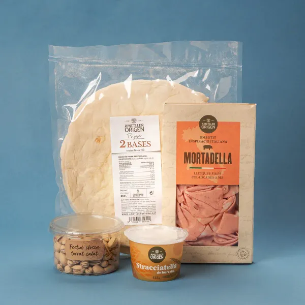 Lote de pizza con stracciatella y mortadela