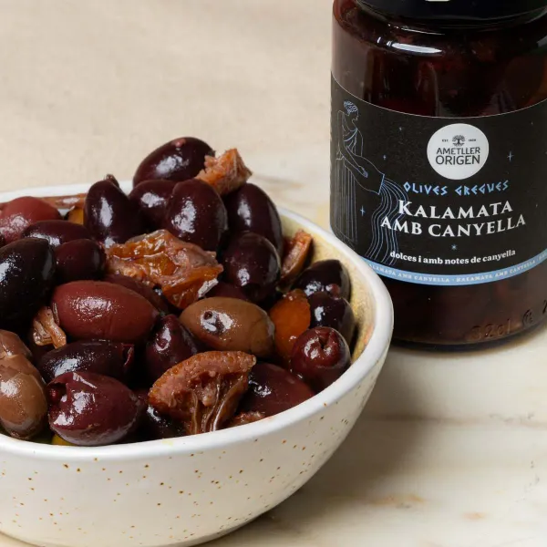 Aceitunas griegas Kalamata con canela Ametller Oirgen 310g