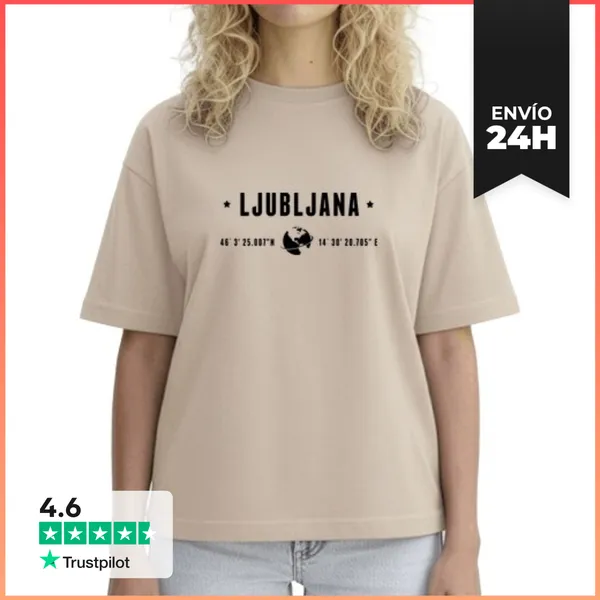 Camiseta Mujer Boxy Ljubljana Texto Negro Coordenadas Geográficas