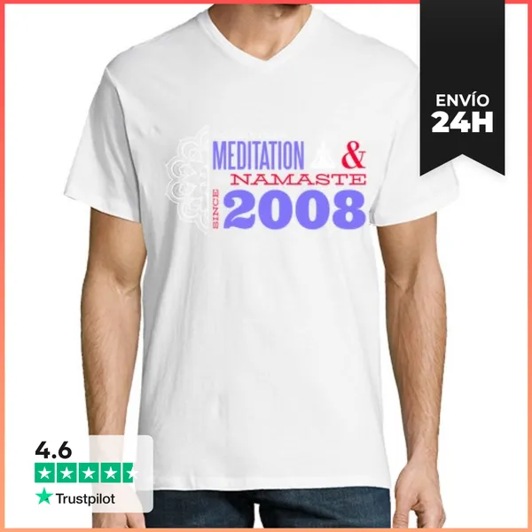 Camiseta Hombre, Cuello Pico Meditando Desde 2008 17 Años De