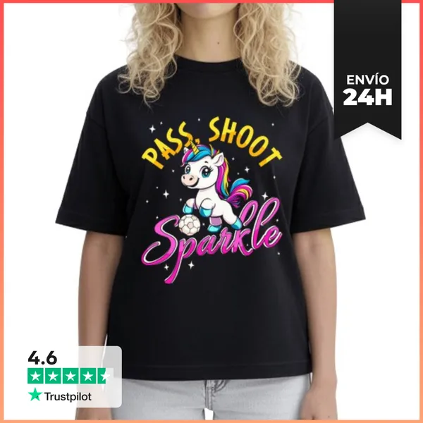 Camiseta Mujer Boxy Pasa Dispara Brilla Unicornio Fútbol Niños