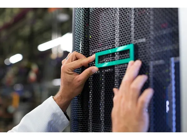 HPE DL38x Gen10 Premium 2SFF HDD Kit (SAS/SATA only). 826687-B21