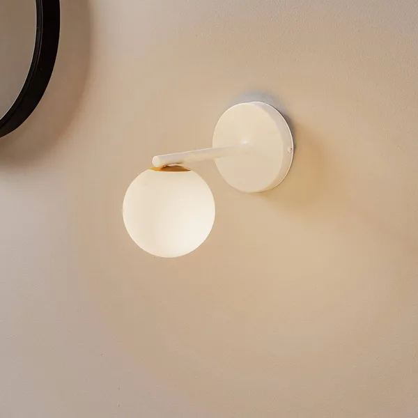 SIGMA Aplique de pared Gama en blanco con bola de cristal