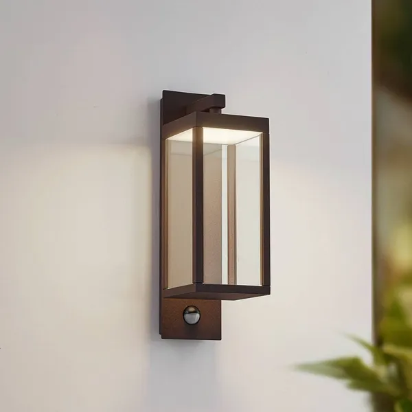 Aplique LED para exterior Lucande «Ferdinand», color óxido, con sensor, IP54