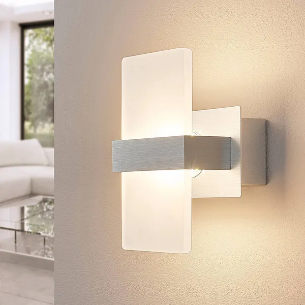 Aplique de pared LED Yorick de Lindby, 18 cm, aluminio/blanco con interruptor