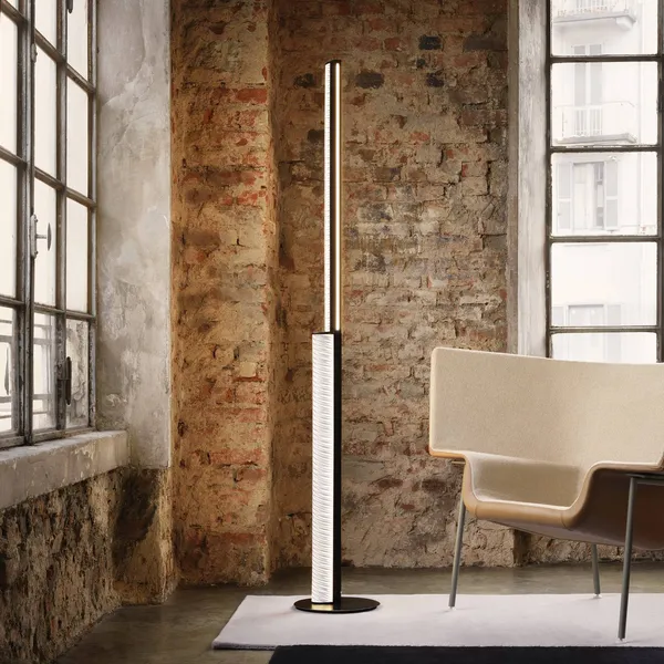 Slamp Lámpara de pie LED Modula twisted, plisada, negra