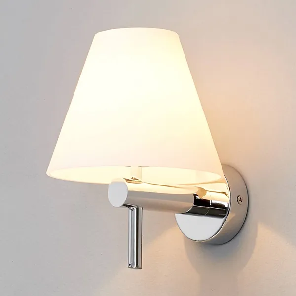 Lindby Elegante aplique Violetta para baño