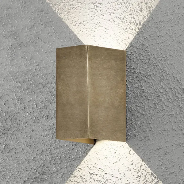Konstsmide Aplique LED exterior Cremona 8 cm de ancho, latón