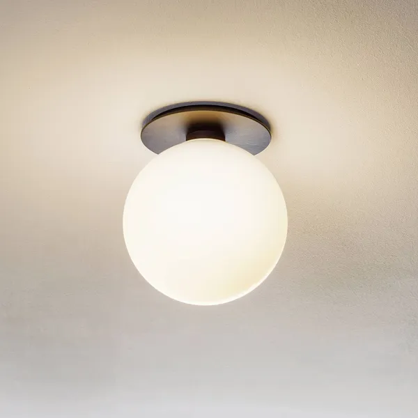 Audo Copenhagen Lámpara LED de techo Audo TR Bulb, negro/ópalo, 22 cm, atenuable