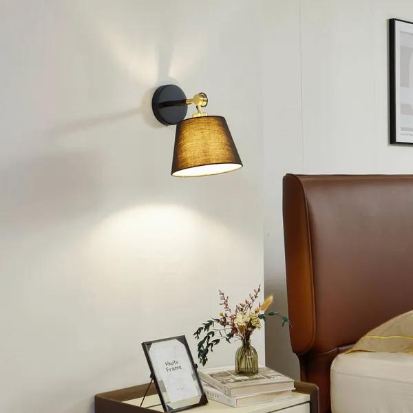 Aplique de pared Lucande Marvaine, negro/oro, regulable