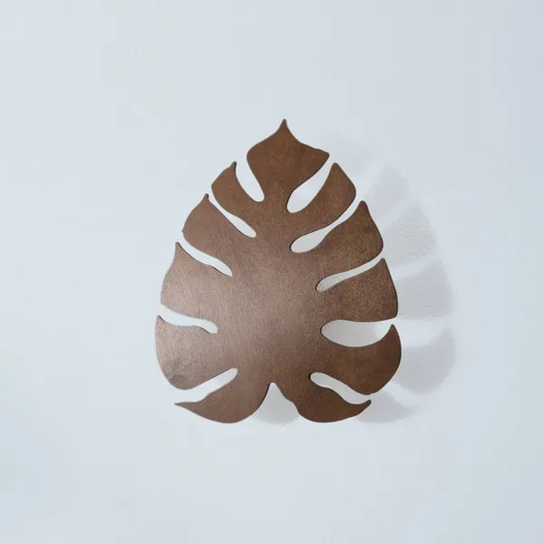 Envostar aplique de pared Folah, forma de hoja, nogal, 40 x 35 cm
