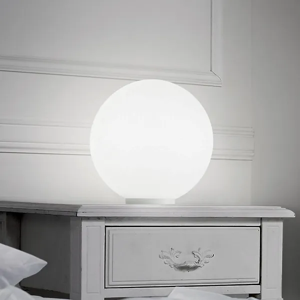 Lámpara de mesa Ideal Lux Mapa, Ø 20 cm, cristal opalino, esfera, E27