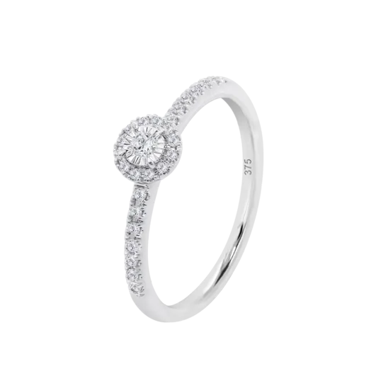 Anillo Con Diseño Halo Y Banda Pavé En Oro Blanco De 9 Quilates