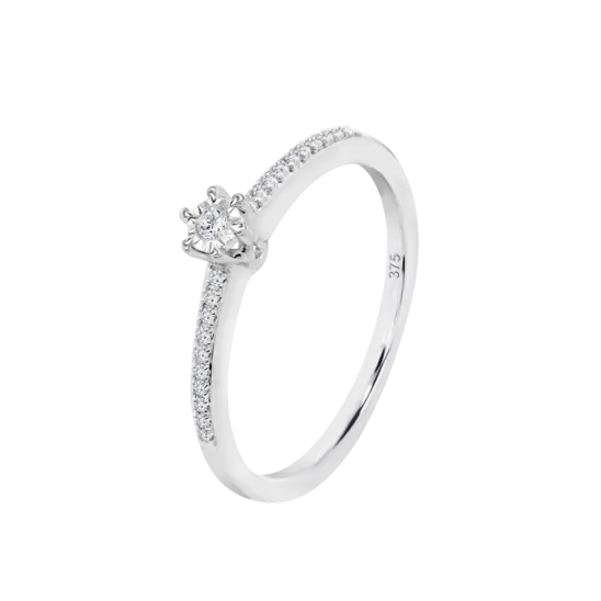 Anillo Solitario Con Diamante Y Banda Pavé En Oro Blanco De 9 Quilates