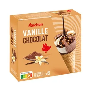 AUCHAN Conos de helado de vainilla y chocolate con trocitos de almendra caramelizada 6 x 120 ml. Producto Alcampo