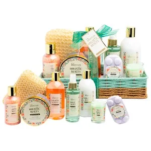 IDC INSTITUTE Holistic beauty Cesta con productos para el cuidado y la higiene personal.
