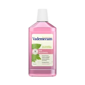 VADEMECUM Enjuague bucal sin alcohol, con camomila y esencia de menta VADEMECUM 700 ml.