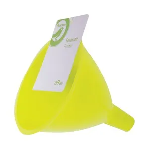 Embudo de 9cm. fabricado en plástico color verde, PRODUCTO ECONÓMICO ALCAMPO.