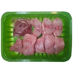 Bandeja de conejo troceado sin piel.