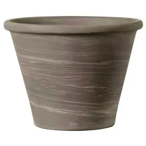 Maceta redonda fabricada en terracota natural en tonos grises. Diseño en dos tonos. Con agujero para drenaje.Capacidad: 1,4 litros