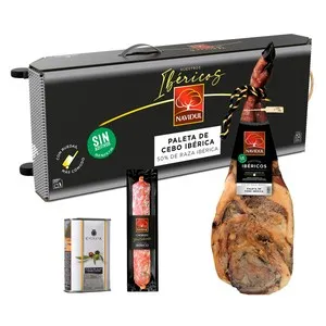 NAVIDUL Lote de paleta de cebo ibérica, chorizo y aceite de oliva virgen extra.