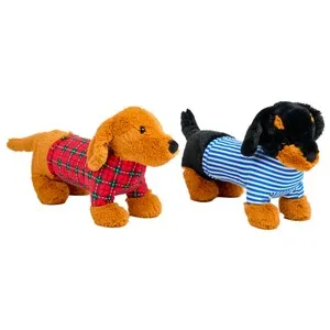 Peluche Perro Salchicha con jersey 40cm Material reciclado, modelos surtidos ONE, TWO FUN