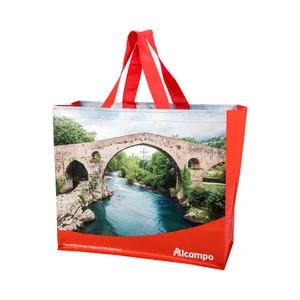 Bolsa grande de rafia reutilizable con diseño de Cangas de OnísALCAMPO.
